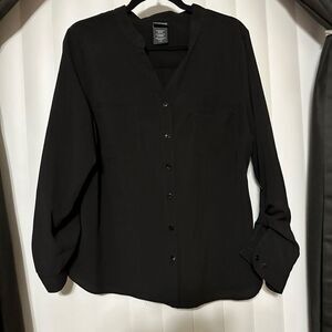 Covington black blouse, two front pockets , adjustable sleeves